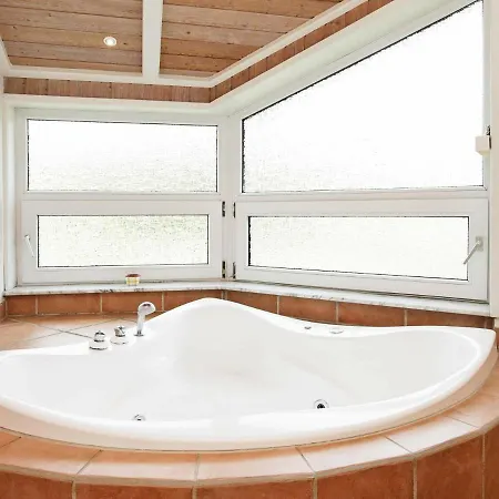 Four-bedroom Holiday In 2 *